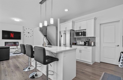 West Edmonton House | Spacious Family Retreat Near West Edmonton Mall | Gym, Ravine, Trails, Netflix