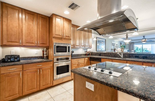 Clearwater Beach Condo | Spacious Family Retreat in Clearwater Beach