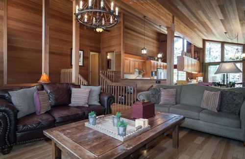 Lake Forest House | Spacious family-size Dollar Point