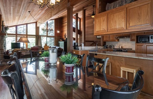 Lake Forest House | Spacious family-size Dollar Point