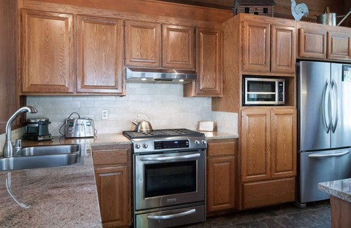 Lake Forest House | Spacious family-size Dollar Point