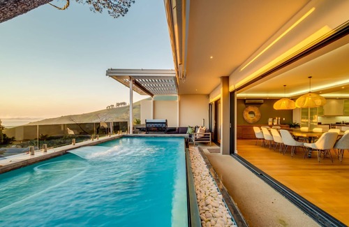Camps Bay House | Spacious Family Villa w/Breathtaking Views (Ocean Pearl)