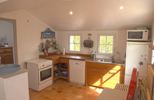 Sauzon House | Spacious Family Villa with Seafront Path, 400m from Sauzon Port, Large Garden, WiFi