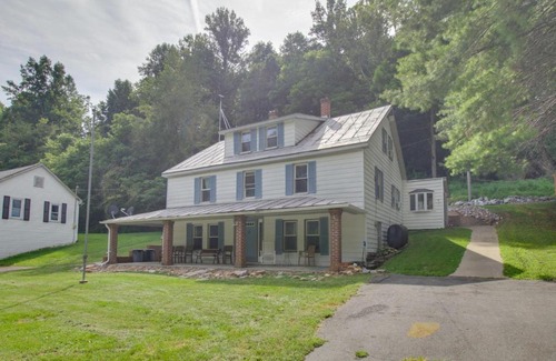 Spottswood House | Spacious Fancy Hill Home Hot Tub and Outdoor Spots!