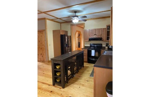 Valley Creek Run Cabin | Spacious Farmhouse in Maggie Valley