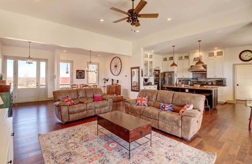 Harrison House | Spacious Farmhouse Near Hikes & Waterfalls