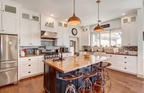 Harrison House | Spacious Farmhouse Near Hikes & Waterfalls