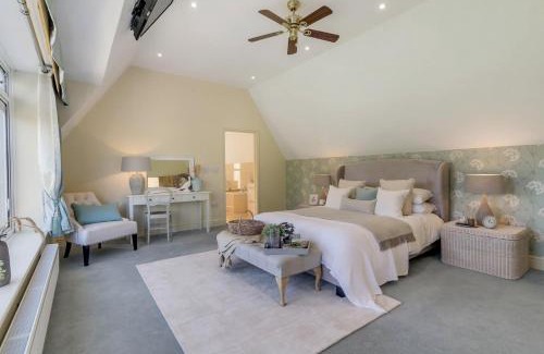 Hethel House | Spacious Farmhouse Near Thetford Forest