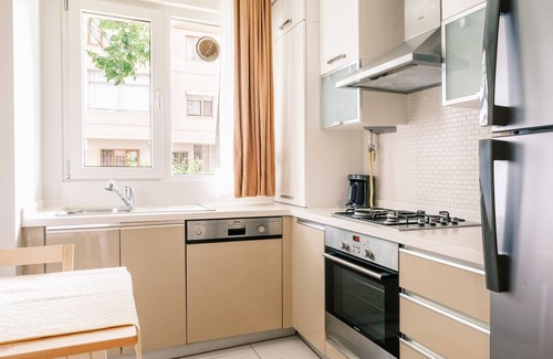 Caddebostan Mahallesi Apartment | Spacious Flat 3 min to Coast and Bagdat Avenue