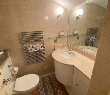 Queen's Gate Apartment | Spacious flat in the most desirable area of London