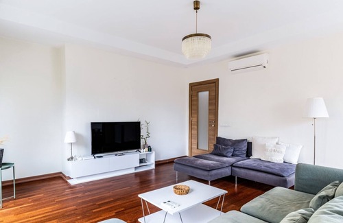 Suadiye Apartment | Spacious Flat Near Bagdat Avenue in Suadiye
