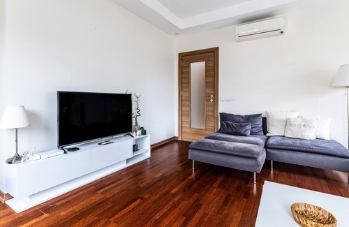 Suadiye Apartment | Spacious Flat Near Bagdat Avenue in Suadiye
