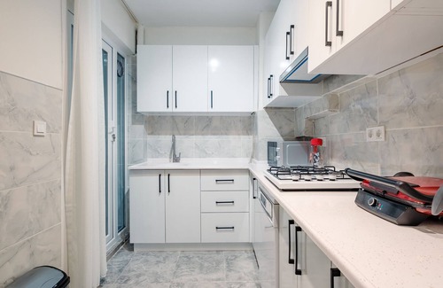 Moda Apartment | Spacious Flat w Balcony 4 min to Kadikoy Square