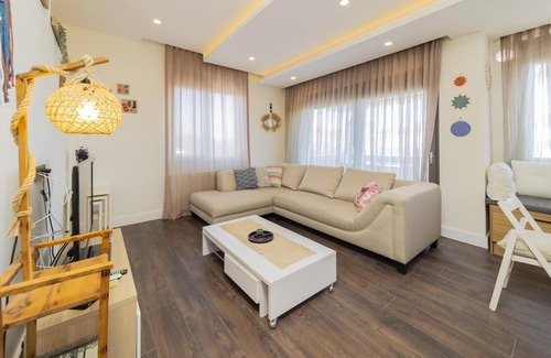 Eski Lara Apartment | Spacious Flat w Balcony 3 min to Beach in Antalya