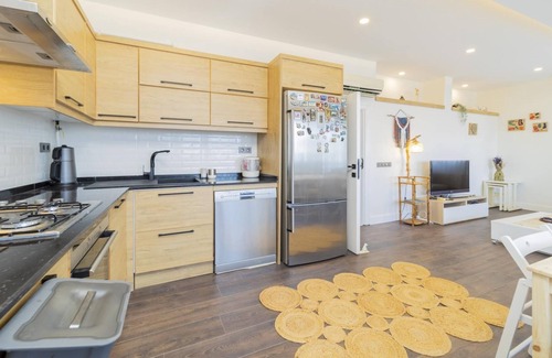 Eski Lara Apartment | Spacious Flat w Balcony 3 min to Beach in Antalya