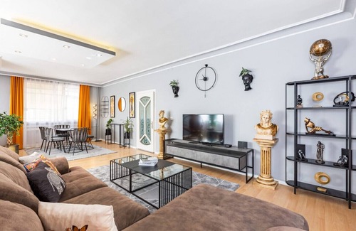 Goztepe Apartment | Spacious Flat with Balcony on Bagdat Street