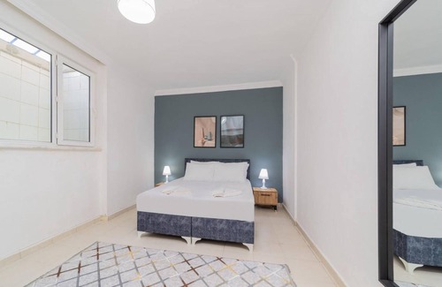 Muratpasa Apartment | Spacious Flat with Backyard in Muratpasa