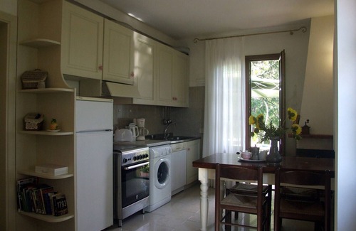 Val Canina Apartment | Spacious Flat with gazebo, barbecue, shared pool,Wi-Fi,quiet location.