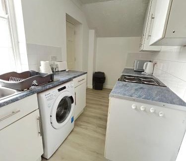 Great Yarmouth Apartment | Spacious Flat with River View, 1A
