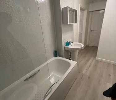 Great Yarmouth Apartment | Spacious Flat with River View, 1A