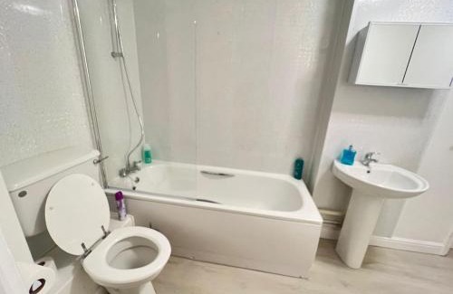 Great Yarmouth Apartment | Spacious Flat with River View, 1A