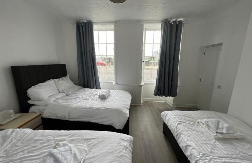 Great Yarmouth Apartment | Spacious Flat with River View, 1A