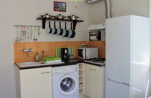 Ceret Apartment | Spacious flat with secluded garden in historic town between sea and mountains
