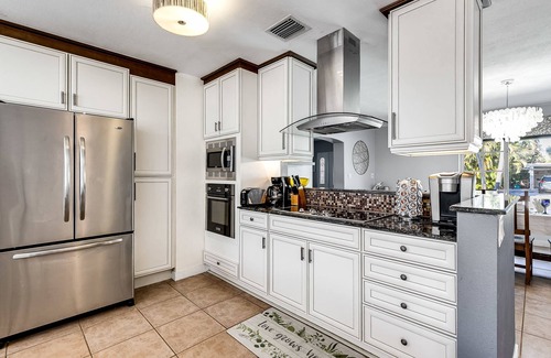 Deerfield Beach House | Spacious Florida 4BR Family Retreat with Amazing Pool & 2 King Beds near Beaches