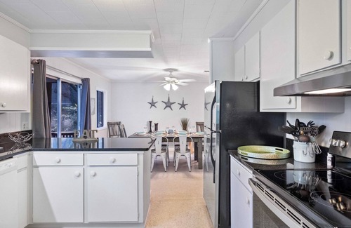 Shipyard Plantation House | Spacious Forest Beach House - walk to Beach, Coligny Plaza, Celebration Park !
