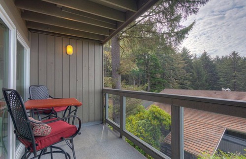 Otter Rock Apartment | Spacious Forest-View Suite with Balcony