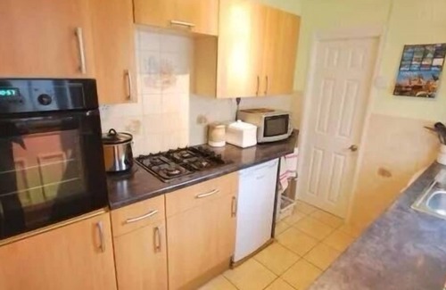 Alperton House | Spacious Four-Bedroom House with garden in Wembley