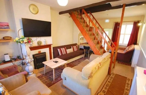 Alperton House | Spacious Four-Bedroom House with garden in Wembley