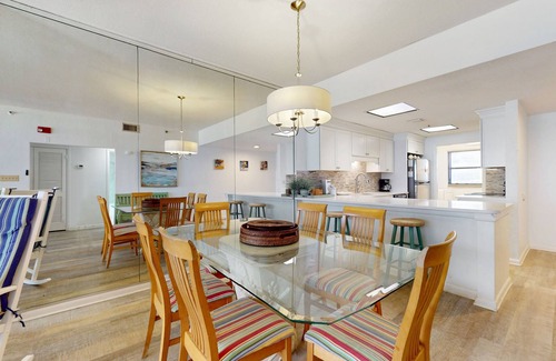 Navarre Beach Condo | Spacious fourth-floor condo - Complimentary BEACH SERVICE