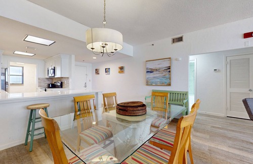 Navarre Beach Condo | Spacious fourth-floor condo - Complimentary BEACH SERVICE