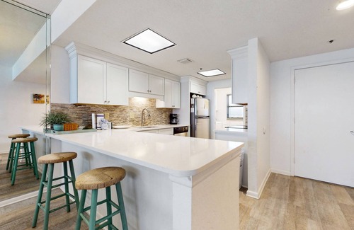Navarre Beach Condo | Spacious fourth-floor condo - Complimentary BEACH SERVICE