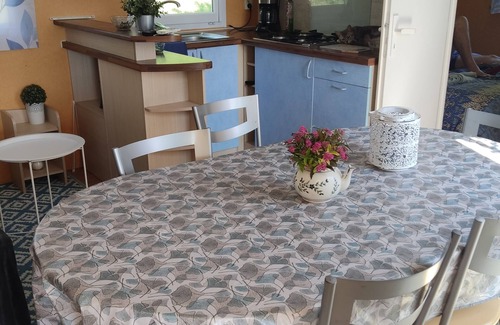 Le Chesne House | Spacious mobile home with terrace and lake view, ideal for families.