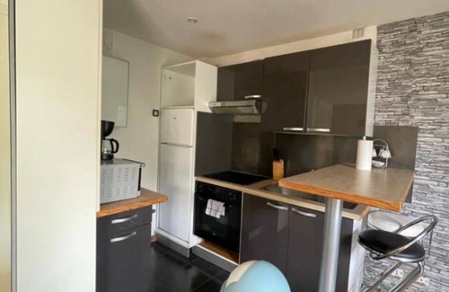 Chennevieres-sur-Marne Apartment | Spacious, garden view, close to amenities, 30 min from Paris by public transport.