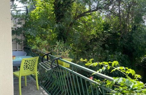 Chennevieres-sur-Marne Apartment | Spacious, garden view, close to amenities, 30 min from Paris by public transport.