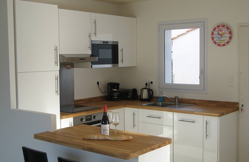Saint-Hilaire-la-Foret Villa | Spacious villa, situated in quiet cul de sac enclosed by private gardens.