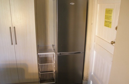 Barrydale Apartment | Spacious, full kitchen, large garden. Mountain view. Family friendly. Netflix.