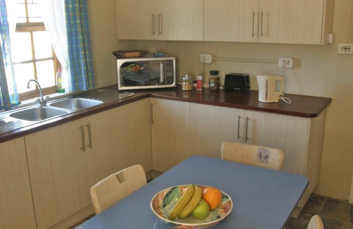 Barrydale Apartment | Spacious, full kitchen, large garden. Mountain view. Family friendly. Netflix.