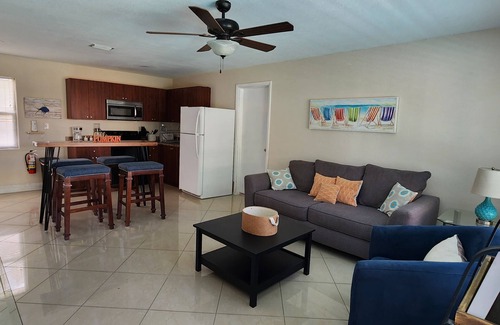 Central Oakland Park Villa | Spacious Full Ville-Family Friendly, 3 Private Apts w/Private Pool & Patio