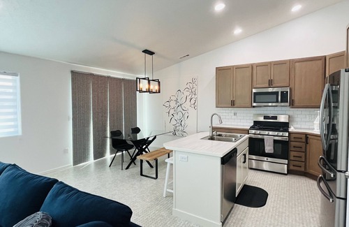 Pasco House | Spacious fully fenced yard, central location!