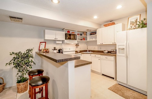 Northeast Bellevue House | Spacious fully furnished apartment on 4th fairway