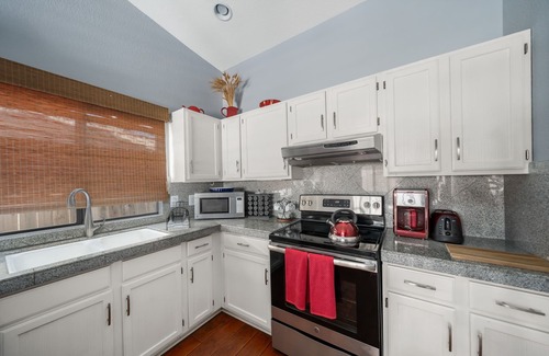 La Quinta Cove House | Spacious, fun and comfortable private home surrounded by mountain views #226548