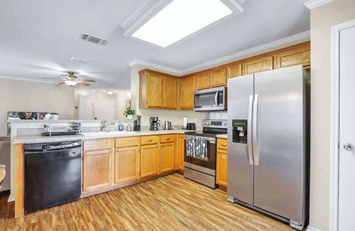 West San Antonio House | Spacious & Fun Family Getaway ~ 5mins to SeaWorld!