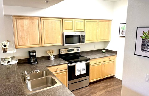 North Scottsdale Condo | Spacious furnished luxury 2 br condo w2 car garage in Venu, Grayhawk, pets OK