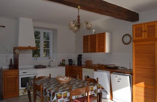 Argenton-sur-Creuse Cottage | *Spacious Gîte Near Argenton-sur-Creuse: 2 Houses, Garden, Parking, Family-Friendly*