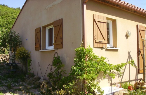 Saint-Privat Villa | Spacious gîte, between Piedmont and authentic village runs velo meditation
