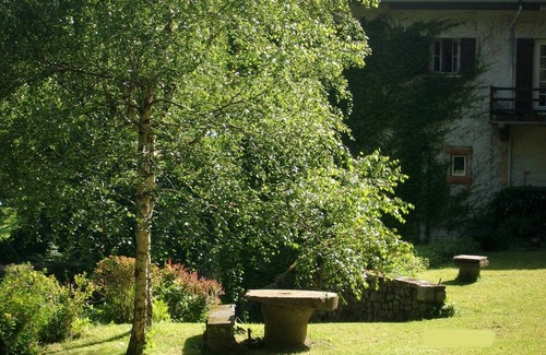 Escoutoux House | Spacious gîte near THIERS, 6 bedrooms, 14 people Self-catering cottage